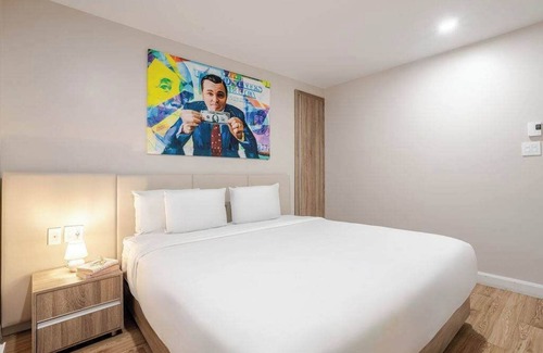 Gay Village Hotel | Wolf King – Downtown Urban Stay