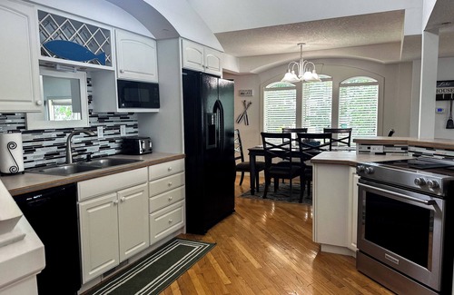 Horton House | Wolf Lake Haven - Lakefront Sleeps 16