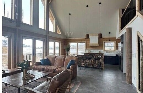 Lava Hot Springs House | Wolf Lodge Retreat