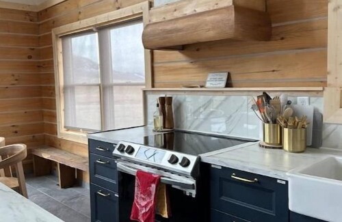 Lava Hot Springs House | Wolf Lodge Retreat