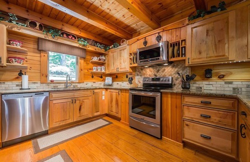 Lake Lure Cabin | Wolf River Lodge - Mr Lake Lure Vacation Rentals