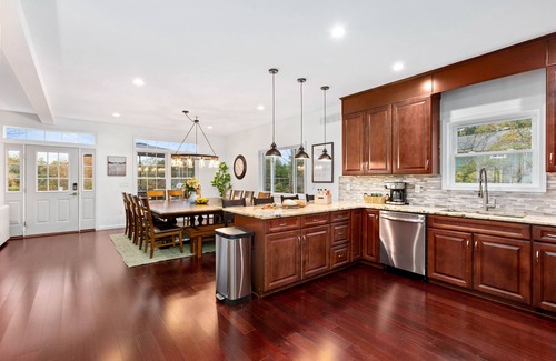 Albrightsville House | Wolf Run Lodge - Luxury 8bed/4bath. Hot Tub, Game Room, steps from lake/pool