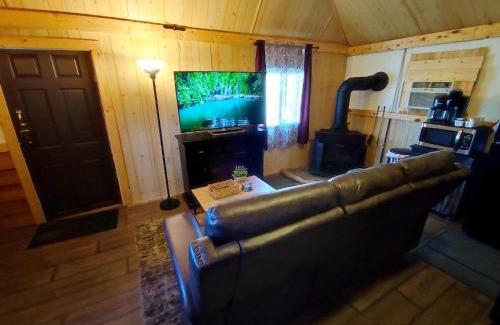 Noblesville House | Wolf's Cabin-Walk to Downtown Noblesville