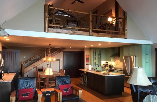 Unaka House | Wolf's Peak Lodge On 7.5 Acres With Views Of 3 States