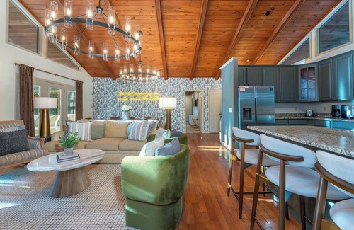 Wolf Laurel House | Wolf Summit Retreat Sleeps 14 Hot Tub Arcade