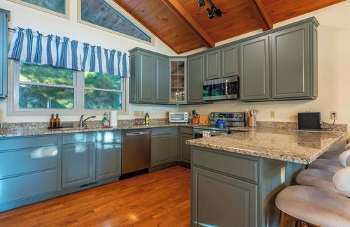 Wolf Laurel House | Wolf Summit Retreat Sleeps 14 Hot Tub Arcade