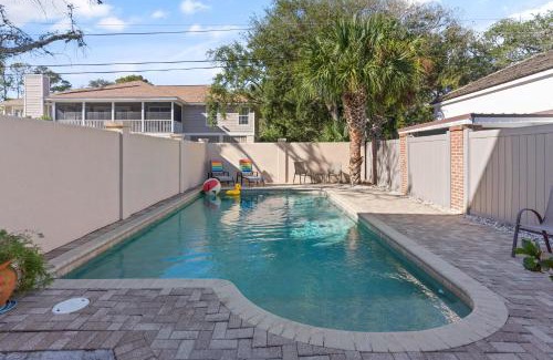 East Beach House | Wolfe Cottage - 2225 Bruce Drive