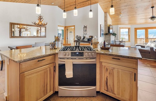 Fairplay House | Wolfe Retreat - 4-bdrm house with epic mountain views, gym, sauna & hot tub