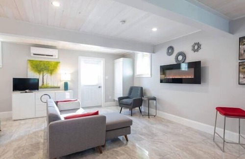 Wolfville House | Wolfville Raven Hill Vineyard Modern Suite
