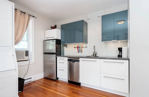 Winnipeg Bed & Breakfast | Wolseley Studio Oasis in beautiful forrest canopy settingnWith Hot Tub and Pool