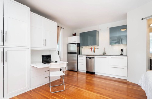 Winnipeg Bed & Breakfast | Wolseley Studio Oasis in beautiful forrest canopy settingnWith Hot Tub and Pool
