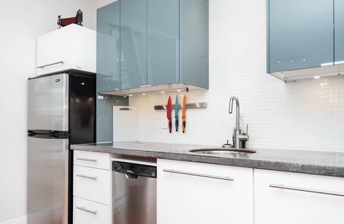 Winnipeg Bed & Breakfast | Wolseley Studio Oasis in beautiful forrest canopy settingnWith Hot Tub and Pool