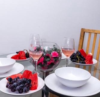 Wolverhampton Apartment | Wolverhampton 4-Bed Contractor & Family House