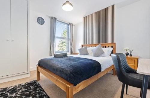 Wolverhampton House | Wolverhampton Townhouse - 3BR - Business & Leisure guests