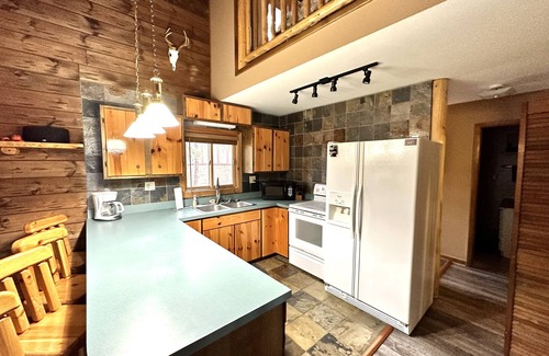 Lake Arrowhead Cabin | Wolves Den- Lakefront Cabin w/Private Hot Tub
