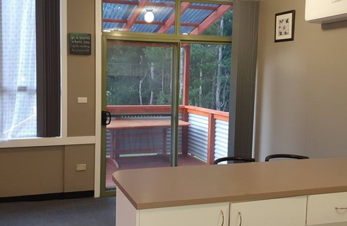 Claude Road Cottage | Wombat 3 Bedroom Cottage