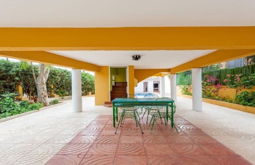 Moncada Ski Chalet | Wonderful holiday in VILLA MASIAS MONCADA. VALENCIA