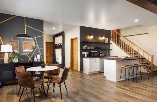 Conifer Cabin | Wonder Lodge | Views, Hot Tub, Luxe Mountain Stay