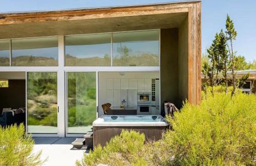 Yucca Valley House | Wonder Walls-Architect Designed Joshua Tree View