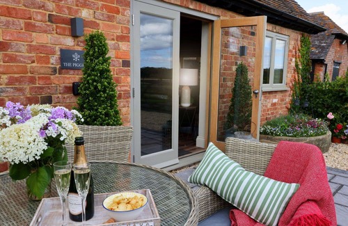Quedgeley House | Wonderful villa for 2 people with WIFI, terrace, pets allowed and parking