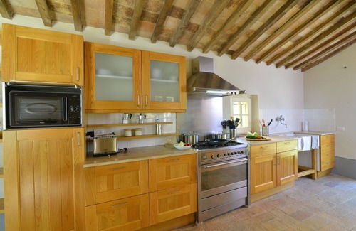 San Casciano dei Bagni Villa | Wonderful private villa for 10 people with private pool, WIFI, TV, patio, panoramic view and par.