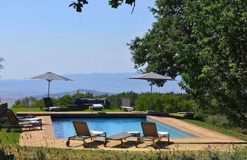 San Casciano dei Bagni Villa | Wonderful private villa for 10 people with private pool, WIFI, TV, patio, panoramic view and par.