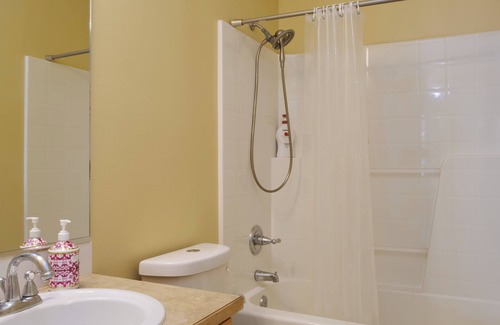 South Tacoma House | Wonderful 1-bedroom house in Fircrest