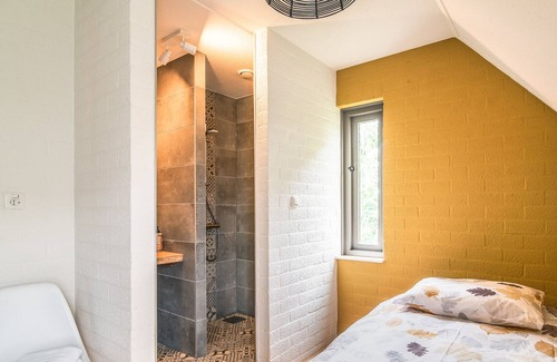 Rijs Villa | Wonderful 14 person holiday villa with 9 bedrooms and bathrooms!