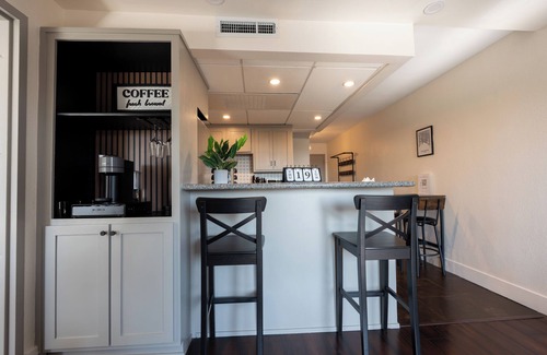 Washington Condo | Wonderful 2-bedroom 2 Bathroom condo with AC in Long Beach
