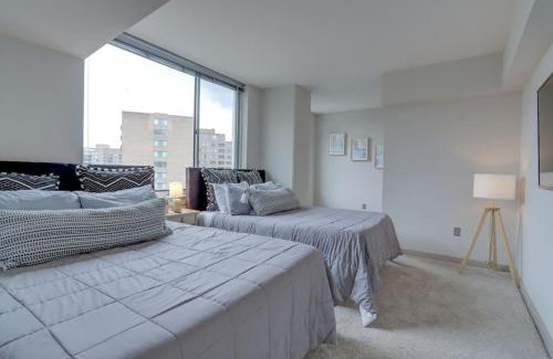 Crystal City Apartment | Wonderful 2BR Apartment at Crystal City