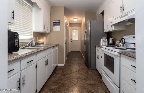 Macon House | Wonderful 3/2 with large enclosed yard for pets.