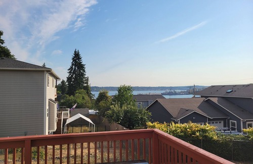 Bremerton House | Wonderful 3-bedroom house with water view