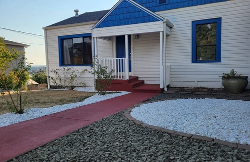 Bremerton House | Wonderful 3-bedroom house with water view