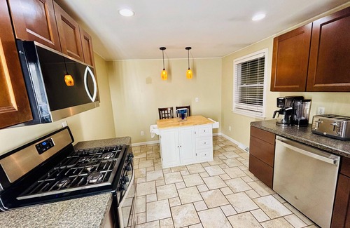 Cheektowaga House | Wonderful 3-bedroom house in Cheektowaga
