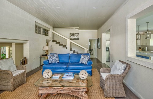 Gibbs Bay House | Wonderful 4 bedroom holiday house with private pool near the beach