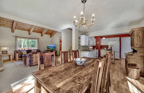 Lake Forest House | Wonderful 4 Bedroom Home, Hot Tub, Fenced-in Yard, Dog friendly, WiFi
