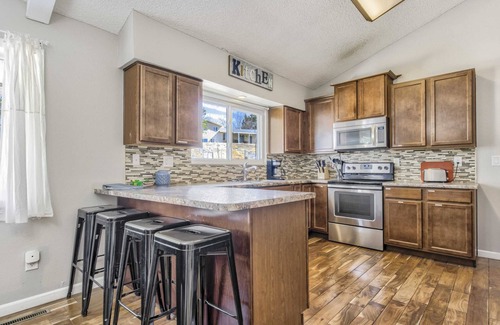 Village Seven House | "Wonderful" 5BR House with Hot Tub in Colorado Springs