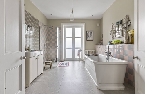 Wandsworth House | Wonderful 6 BR Family House with Terrace