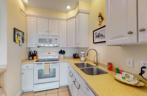 Hatteras Condo | Wonderful ceanfront condo with ocean views, pool, & central AC