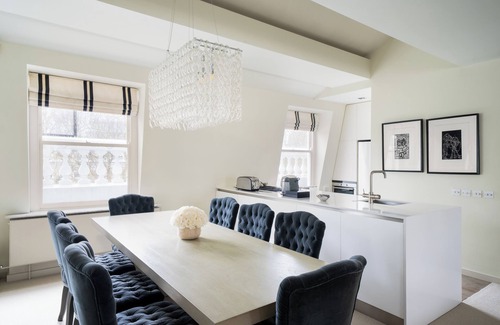 Haringey Apartment | WONDERFUL CHELSEA PENTHOUSE, 2 BEDROOMS, SUPER LIVING SPACE AND LARGE ROOF PATIO