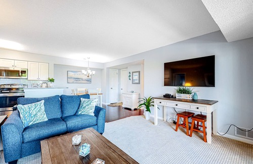 Heron Harbour Isle Condo | Wonderful coastal escape with pools, deck & central AC - near shops & dining