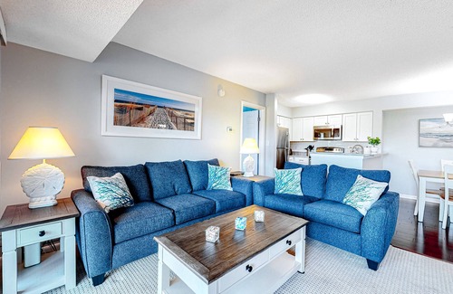 Heron Harbour Isle Condo | Wonderful coastal escape with pools, deck & central AC - near shops & dining