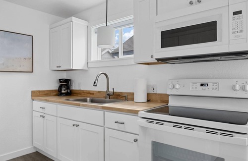 Rockaway Beach Condo | Wonderful Coastline Setting, Pet Friendly, Seconds to Beach, Community Fire-Pit, Volleyball - Unit 1