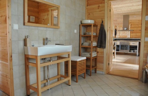 Gallo House | Wonderful comfort log home right on the lake