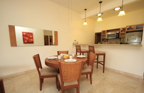 Centro Condo | Wonderful Condo For Long And Short Term Stays Near the Beach, ocean view