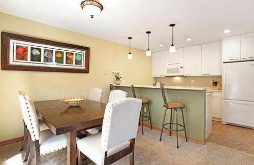 Edwards House | Wonderful Condo, Minutes drive to Beaver Creek Resort!