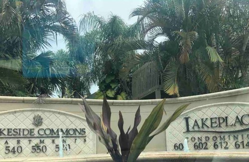 West Palm Beach Apartment | Wonderful condo close to outlets and city place!