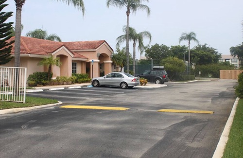 West Palm Beach Apartment | Wonderful condo close to outlets and city place!