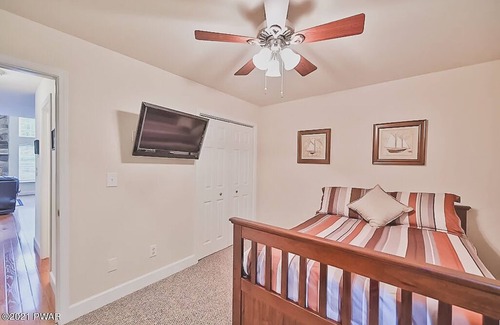 Lackawaxen Ski Chalet | Wonderful cozy 3-bedroom perfect family retreat