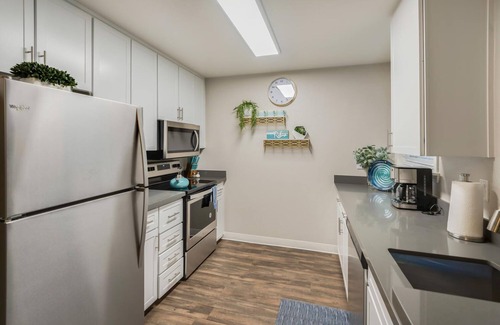 Rocklin Apartment | Wonderful Designer Apartment Home with King Bed